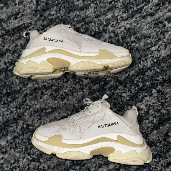 Condition: Worn I’m selling my Balenciaga Triple S sneakers in size 9.5. - Picture 7 of 8